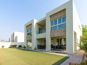 Luxury 5B Villa Private Garden in Ras Al Khaimah