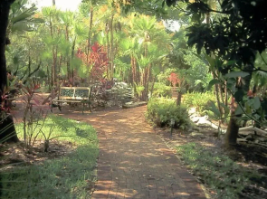 Falling Waters Newest Luxury 2 Br - Modern, elegant, extras included Oct/Nov Avl