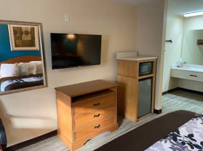 Ashwood Inn & Suites