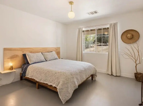 Bonanza In The Desert - Pool, Hot Tub, Grill 3 Bedroom Home by RedAwning