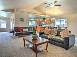 Grants Pass Home: 1 Mi to Downtown & Rogue River!