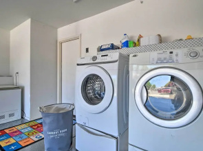 4 Mi to State Farm Stadium: Avondale Home w/ Patio