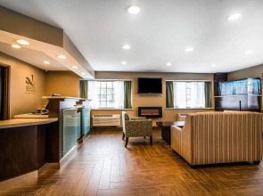 Clarion Pointe Downtown