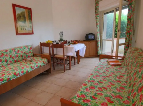 Scenic Holiday Home in Giannella near Beach