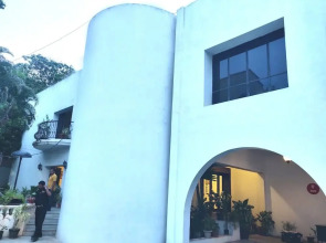 Hotel Guest Inn Suites