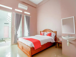 Twin House Syariah by OYO Rooms