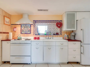 Walk Downtown: Authentic Adobe Home in Las Cruces!