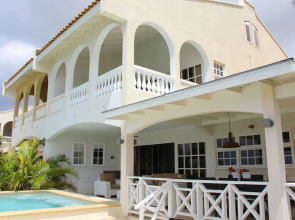 Sea View Villa by the Mambo Beach with Private Pool
