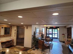 Super 8 by Wyndham Grand Rapids