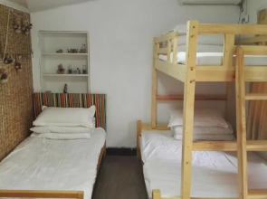 Qingdao 960 Painting Hostel