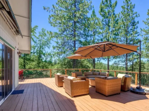The Valley View: Pine Mountain Lake Cabin 4 Bedroom Home by RedAwning