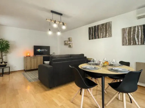 HOMEY WOOD - New - Appartement avec une chambre - Parking privé gratuit - Balcon privé - A 5 min de la gare pour rejoindre Genève