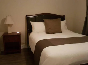 2-Bedroom Apartment Sweet #5 by Amazing Property Rentals