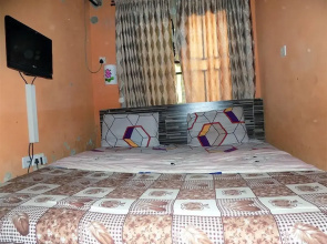 Mat Maris Luxury Hotels