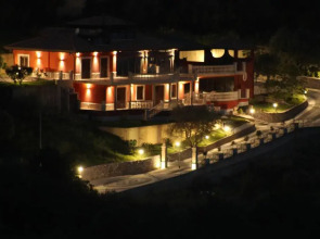 Villa Rosaria con spa e piscina interna