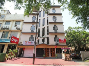 OYO 5837 Hotel Castle