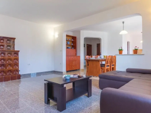 Amazing Home in Liznjan With Wifi and 3 Bedrooms