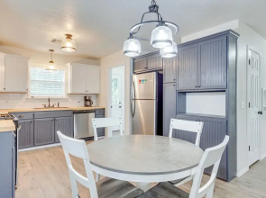 Updated Home w/ Yard ~ 14 Mi to Quartz Mountain!