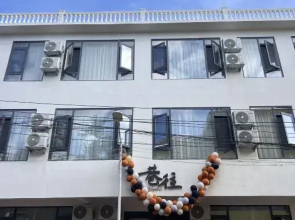 Alley to Hotel (Sanya College)