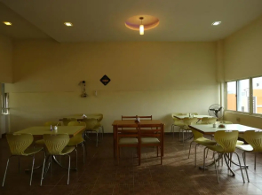 Oyo 1514 J2 Service Appartment