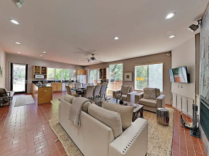 2600 Glen Ellen Home - 3 Br home by RedAwning