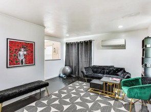 3 Mi to Emerald Downs: Pet-friendly Home