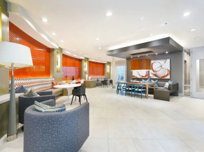 1 BR and 2 BR near Downtown by Frontdesk