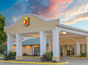 Super 8 by Wyndham Brinkley