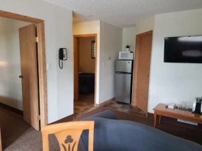 Pines Motel