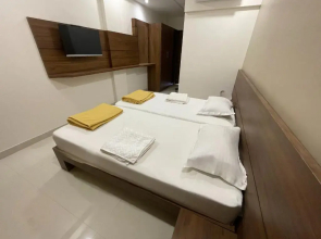 Stay Guru Hari Om Residency