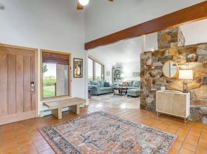 'mesa View House' w/ Hot Tub: Walk to Winery!