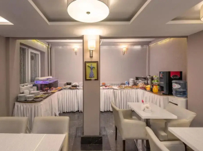 Aristocrat Hotel