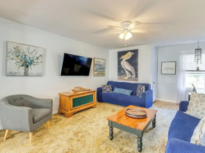 Beachfront, Dog-friendly Milford Getaway w/ Yard!