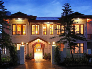 Golden Empress Hotel