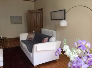 South Edinburgh 3 Bedroom Apartment With Garden