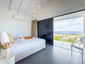 Modern Vibrant Villa With Terrace Private Pool