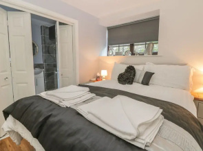 Glebe Hall Apartment