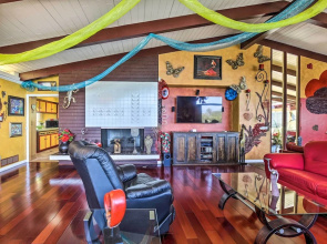 Colorful El Cajon Gem: Deck, Garden & Valley Views