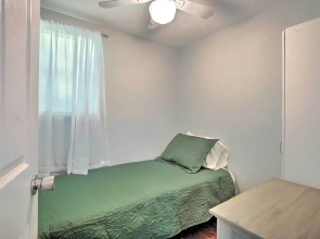 Cozy Montgomery Home: Walk to Lake Conroe!