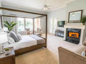 Paradise Valley by AvantStay Expansive Oasis w Putting Green Pool Mtn Views