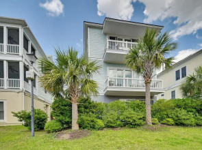 1 Block to Beach! Breezy Myrtle Beach Getaway