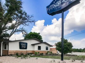 Stonewall Motor Lodge
