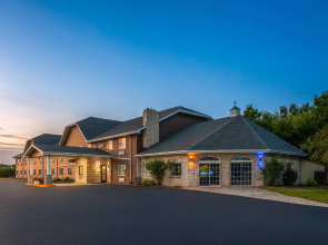 Days Inn & Suites by Wyndham Kaukauna WI