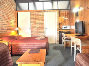 All Travellers Motor Inn