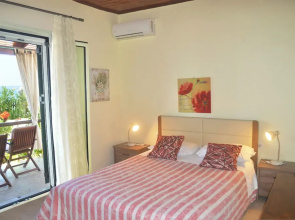 Beachfront Vacation Home "eftichia"