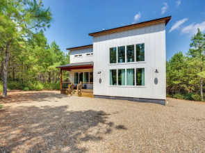 Luxe Broken Bow Cabin: Hot Tub & Outdoor Fireplace