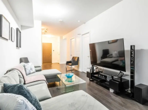 Modern 1BR With City View - Heart of DT Toronto