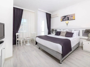 Aryes Deluxe Hotel