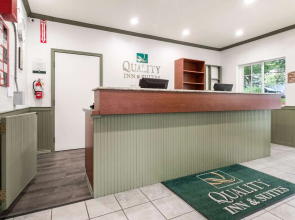 Quality Inn & Suites Bainbridge Island