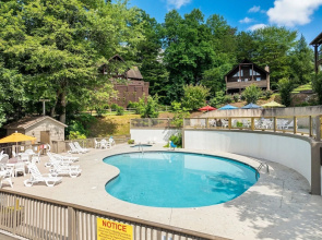 Er101 - Heavenly Hideaway Great Location - Close To Town! 6 Bedroom Cabin by RedAwning